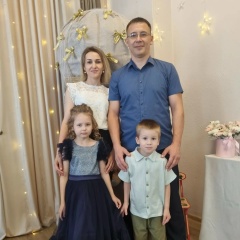 Мама в фокусе. Семья, нейронки и микрозелень